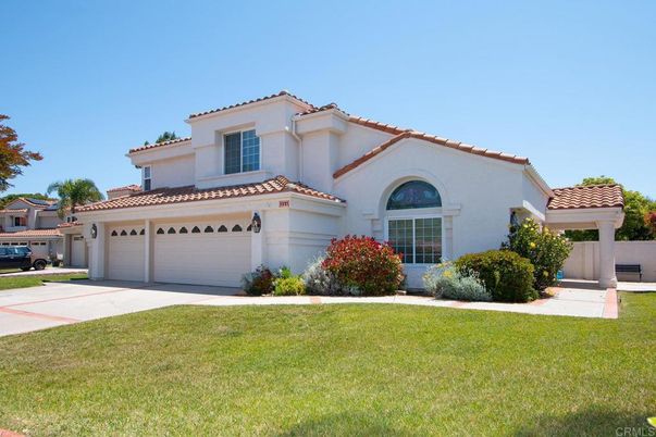 Attached, Exterior, Facade, Spanish Mediterranean