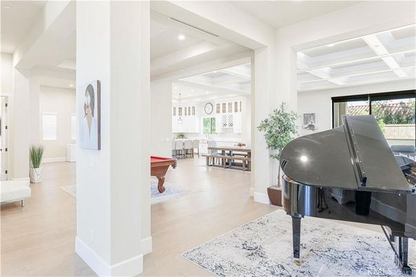 Dining room, Interior, Pendant Lights, Piano, Recessed Lighting, Wood Texture Flooring