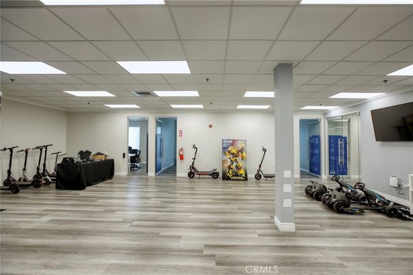 Fitness Equipment, Interior, Recessed Lighting, Wood Texture Flooring