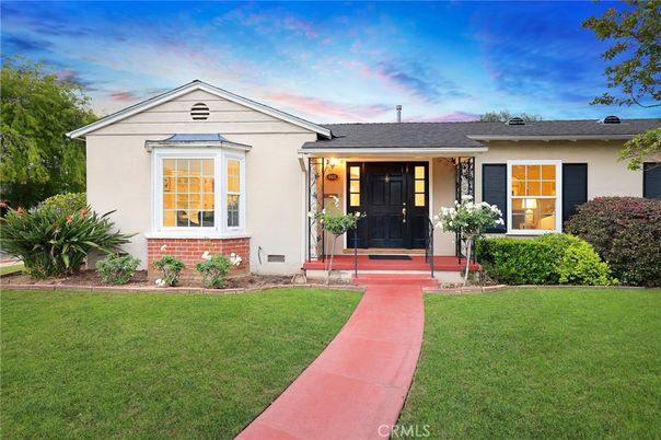 Backyard, Exterior, Facade, Ranch