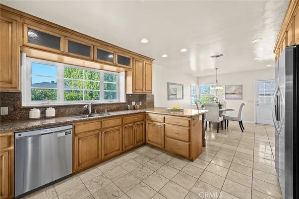 Dining room, Interior, Kitchen, Pendant Lights, Recessed Lighting, Stainless Steel Appliances