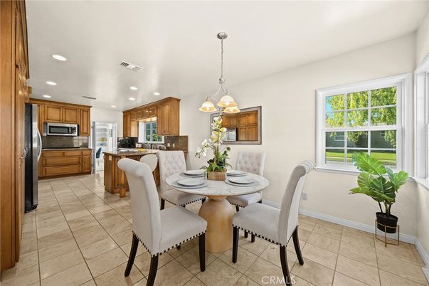 Dining room, Interior, Kitchen, Pendant Lights, Recessed Lighting, Stainless Steel Appliances