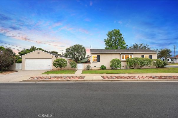 Attached, Detached Garage, Exterior, Facade, Ranch