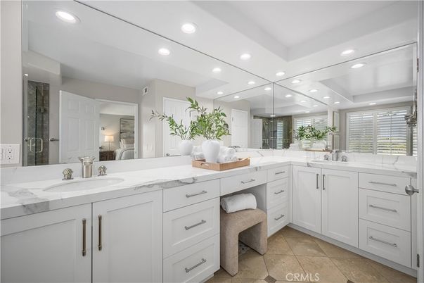 Bathroom, Dual Sink Vanities, Interior, Recessed Lighting