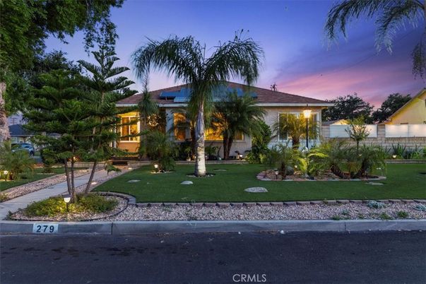 Backyard, Exterior, Facade, Ranch