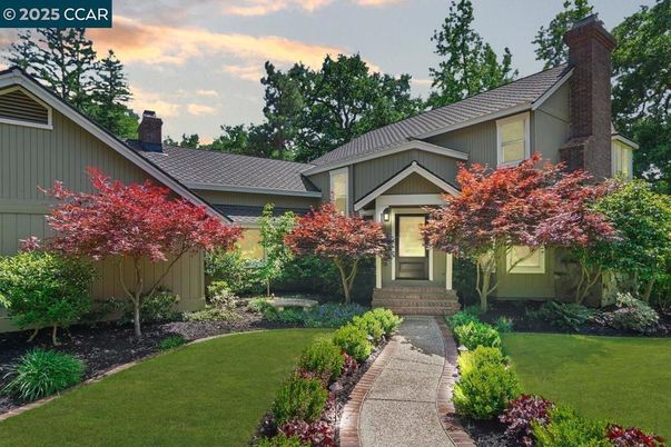 Backyard, Exterior, Facade, Ranch