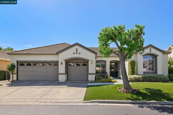 Attached, Exterior, Facade, Spanish Mediterranean