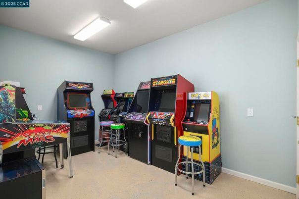 Game Room, Interior