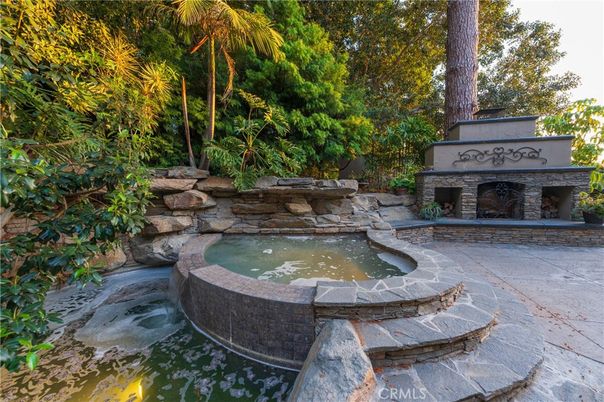 Exterior, Fireplace, Pool