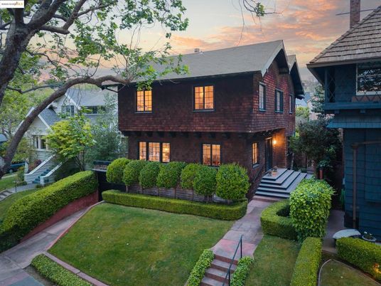 Exterior, Facade, Brick Facade, American Foursquare