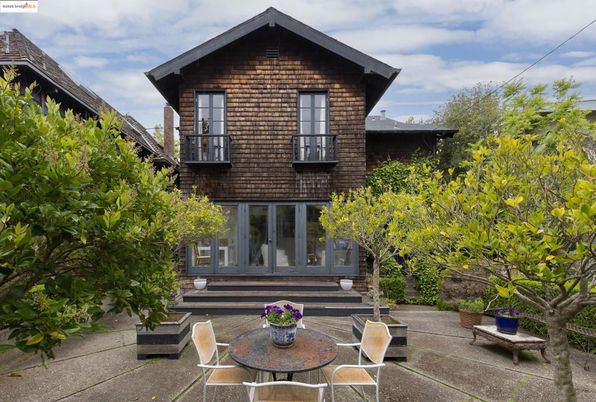 Exterior, Facade, Brick Facade, American Craftsman