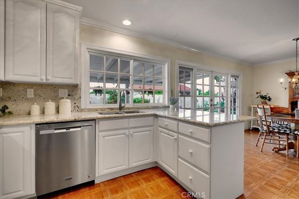 Dining room, Interior, Kitchen, Pendant Lights, Recessed Lighting, Wood Texture Flooring