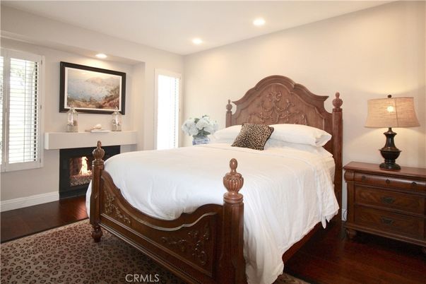 Bedroom, Fireplace, Interior, Recessed Lighting, Wood Texture Flooring