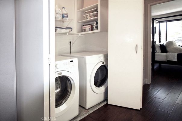 Interior, Utility Closets, Washer, Wood Texture Flooring