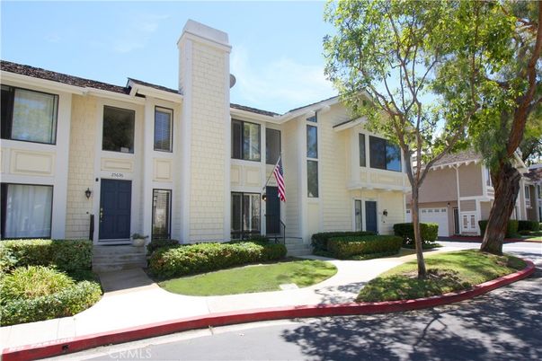 Attached, Exterior, Facade, Rowhouse