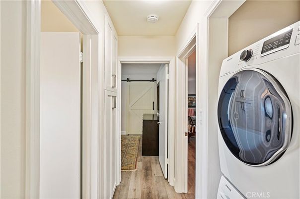 Interior, Utility Closets, Washer, Wood Texture Flooring