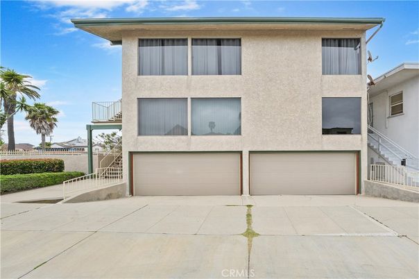 Attached, Exterior, Facade, Modern