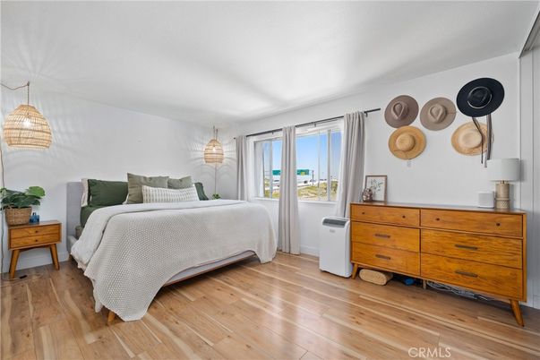 Bedroom, Interior, Pendant Lights, Wood Texture Flooring