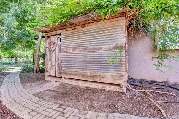 Detached Garage, Exterior