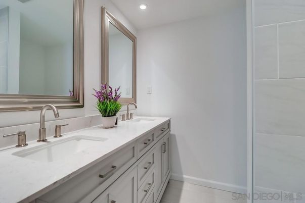 Bathroom, Dual Sink Vanities, Interior, Recessed Lighting