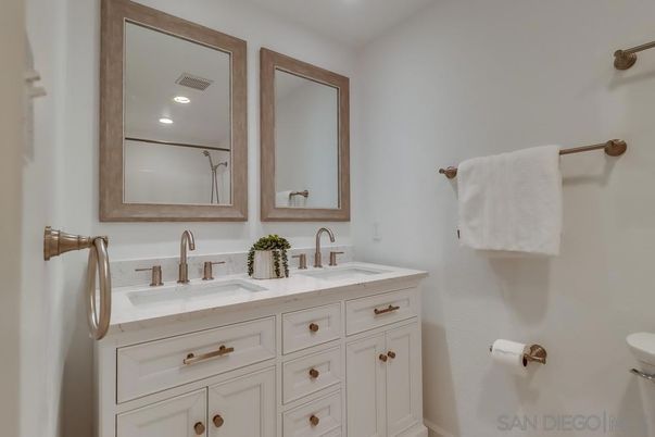 Bathroom, Dual Sink Vanities, Interior, Recessed Lighting