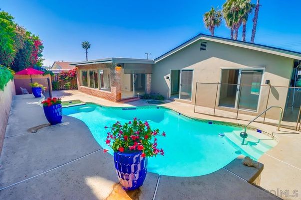 Exterior, Pool