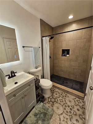 Bathroom, Interior, Recessed Lighting