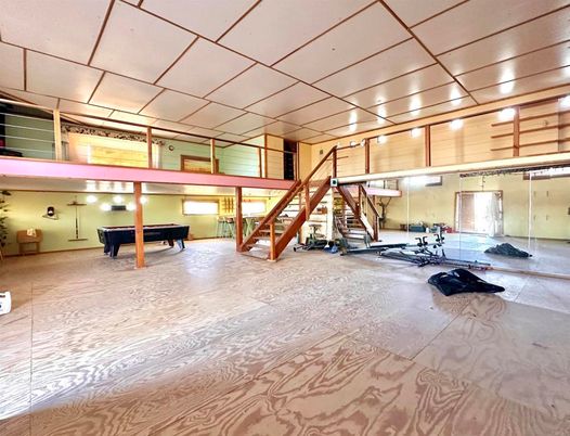 Game Room, Interior