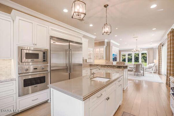 Chandelier, Dining room, Interior, Kitchen, Pendant Lights, Recessed Lighting, Stainless Steel Appliances, Wood Texture Flooring