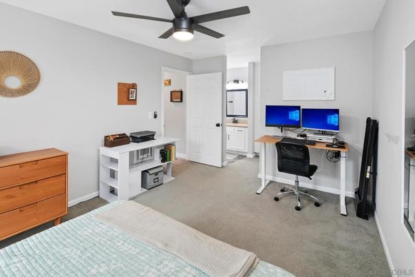 Home Office, Interior