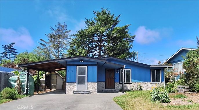 Exterior, Facade, Ranch