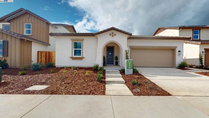 Attached, Exterior, Facade, Spanish Mediterranean
