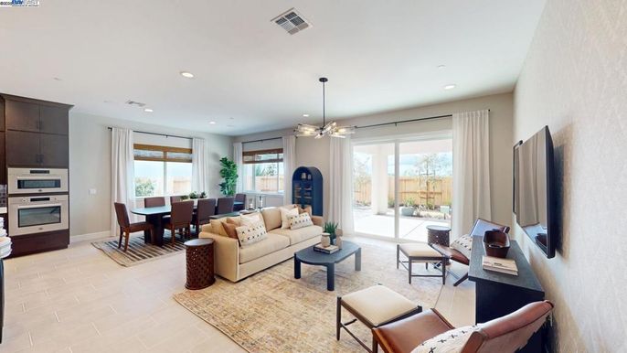 Dining room, Interior, Kitchen, Living room, Pendant Lights, Recessed Lighting, Stainless Steel Appliances