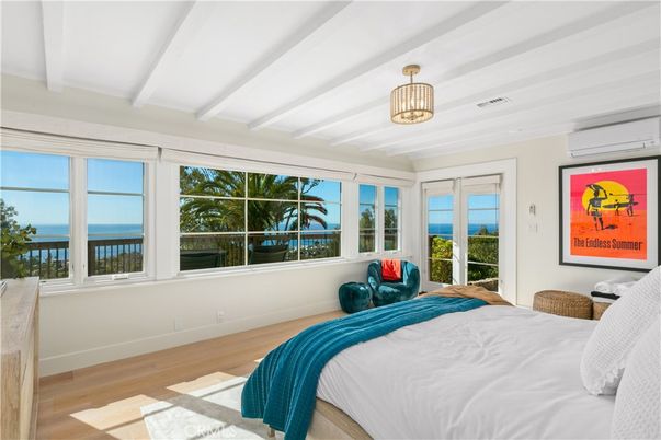 Bedroom, Interior, Pendant Lights, Water, Wood Texture Flooring