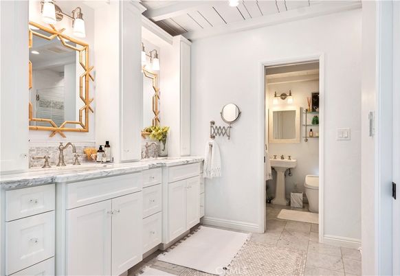 Bathroom, Dual Sink Vanities, Interior