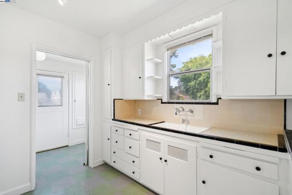 Interior, Kitchen, Tile Countertops