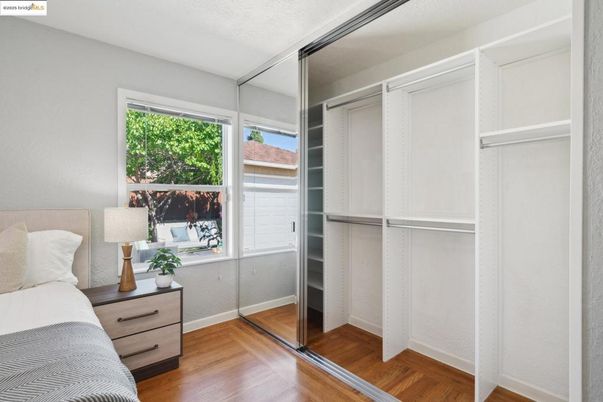 Interior, Walk-in Closets, Wood Texture Flooring