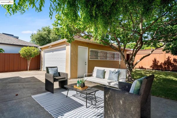 Detached Garage, Exterior