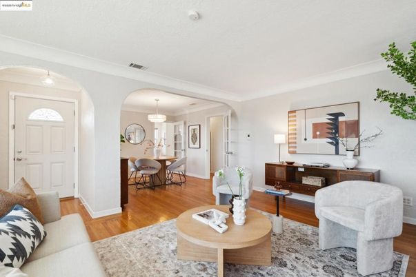 Chandelier, Dining room, Interior, Living room, Wood Texture Flooring