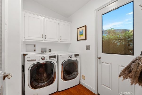 Interior, Washer, Wood Texture Flooring