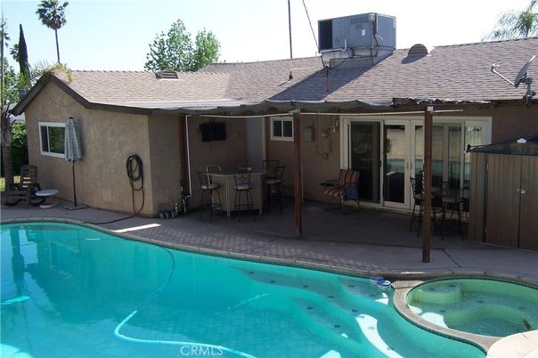Exterior, Pool