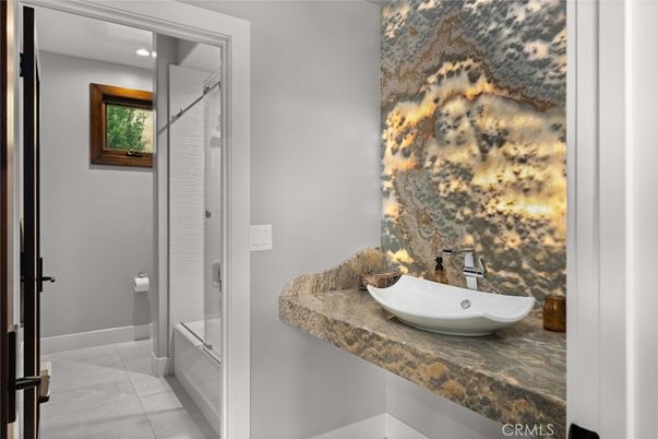 Bathroom, Interior, Recessed Lighting