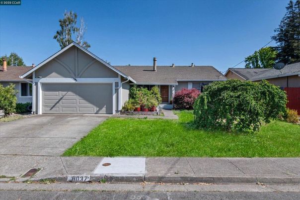 Attached, Exterior, Facade, Ranch