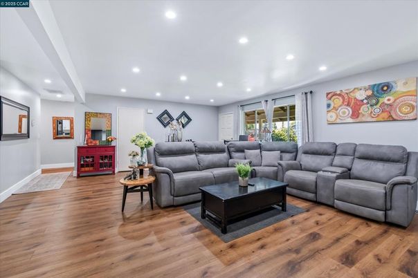 Interior, Living room, Recessed Lighting, Wood Texture Flooring