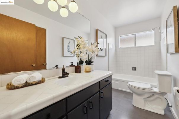 Bathroom, Interior, Tile Countertops