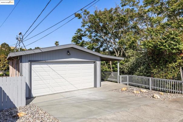 Detached Garage, Exterior