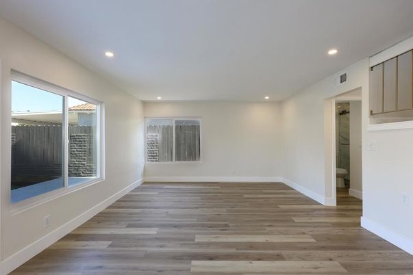 Empty room, Interior, Recessed Lighting, Wood Texture Flooring