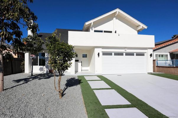 Attached, Exterior, Facade, Modern