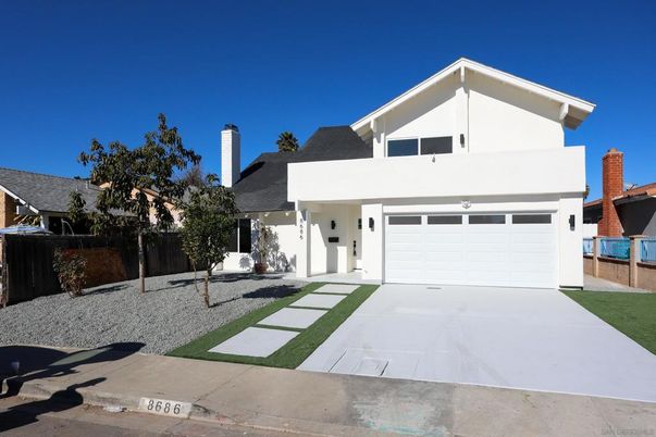 Attached, Exterior, Facade, American Craftsman
