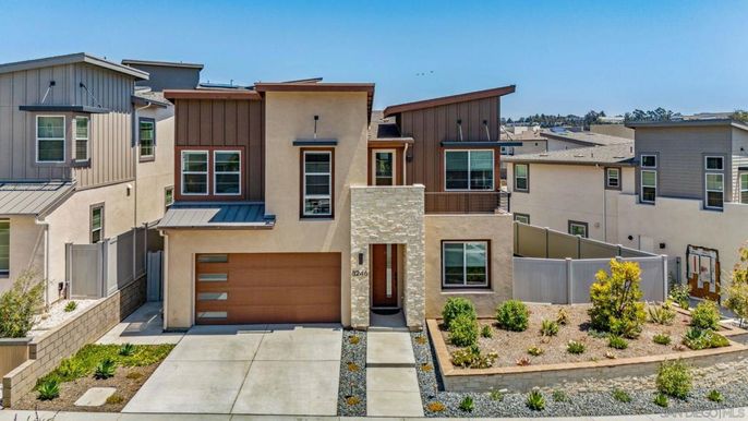 Attached, Exterior, Facade, Modern